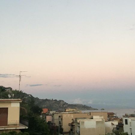 Appartamento Ad un passo dal mare Giardini Naxos Esterno foto