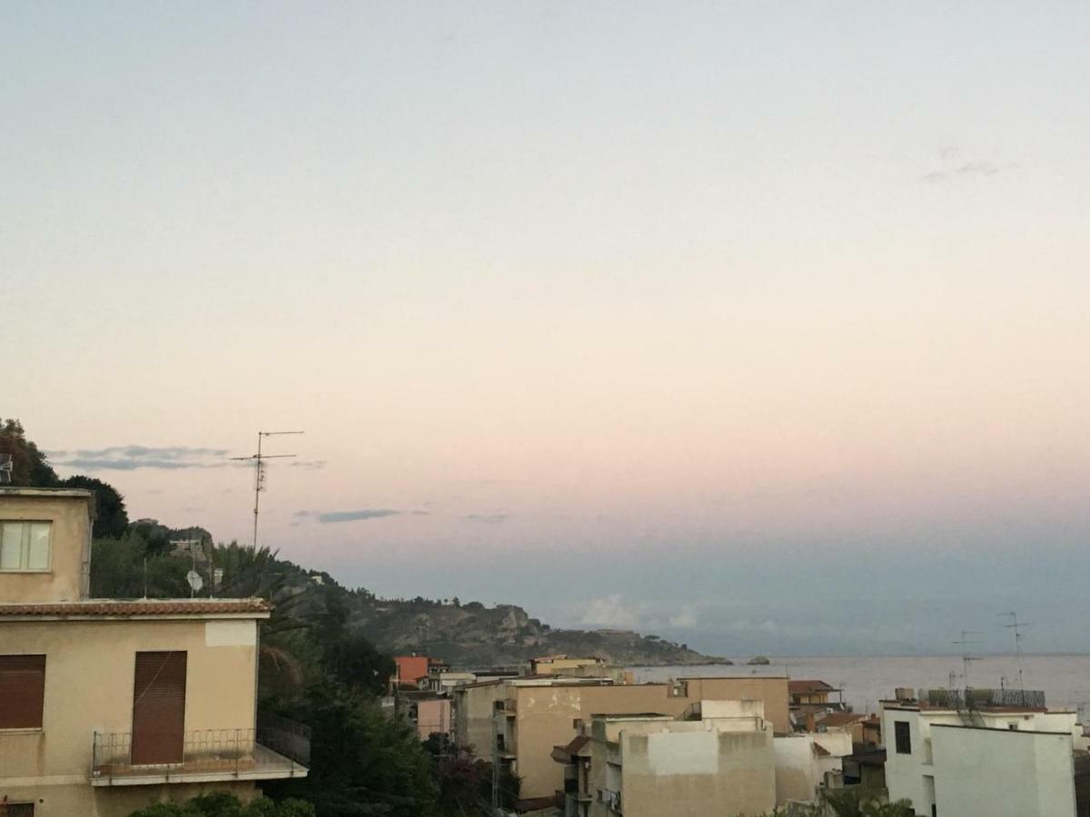 Appartamento Ad un passo dal mare Giardini Naxos Esterno foto