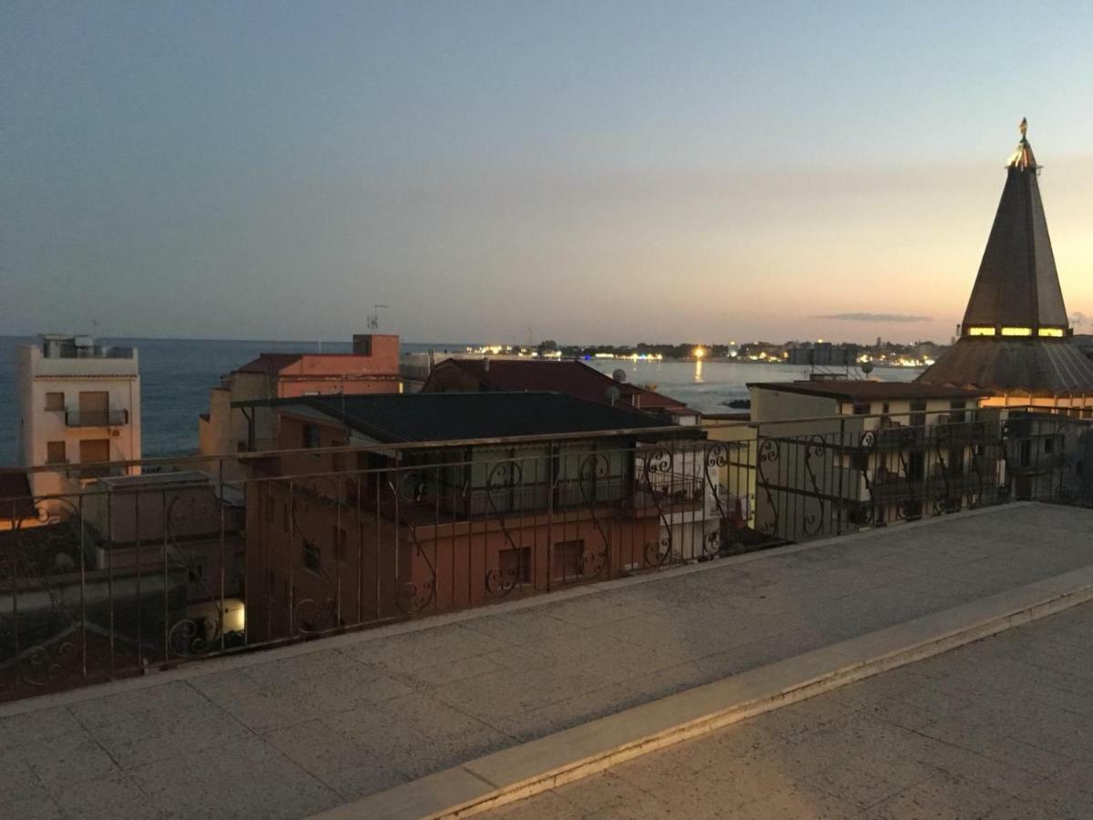 Appartamento Ad un passo dal mare Giardini Naxos Esterno foto
